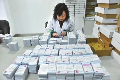 最后的“把关人”,每天至少校验1万张身份证。