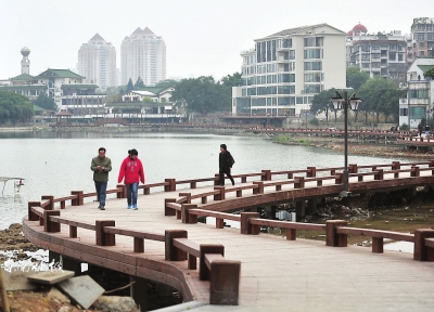 昨日起游客又可以漫步在左海栈道了