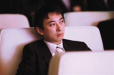 2014年12月26日，被称作“国民老公”的王思聪参加武汉某万达电影乐园开幕盛典。