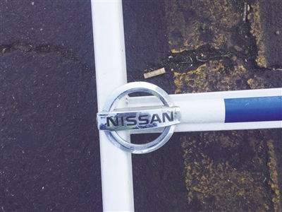 驾车撞坏护栏逃逸 肇事者赶快来自首