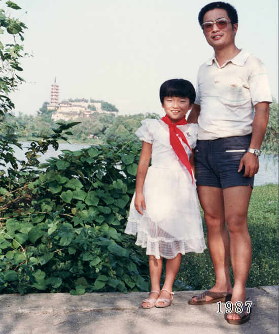 父女连续35年在同一地点合影(图)
