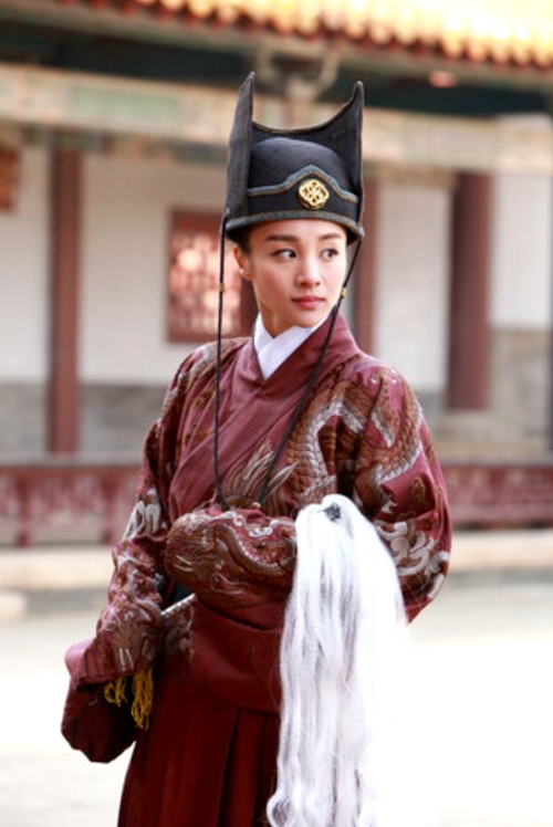 章龄之新剧玩穿越女扮男装撞衫超级厂花|章龄之|陈龙|新剧_新浪娱乐_新浪网