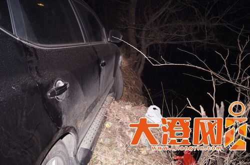 车悬河边求助110