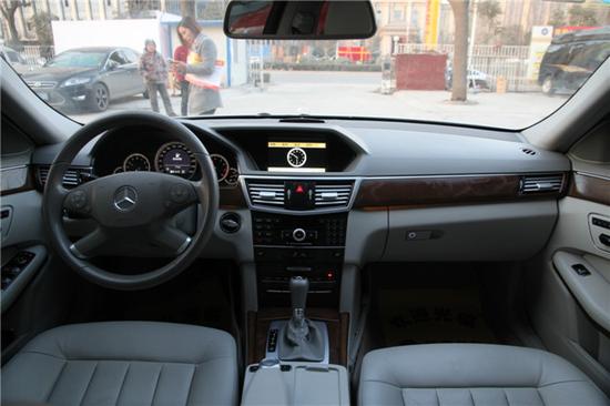 二手2010款进口奔驰E200优雅型售22.8万