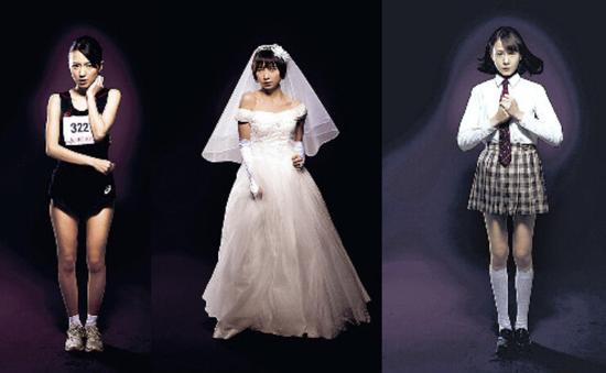 左起主演电影《夺命捉迷藏》的真野惠里菜、筱田麻里子和特林德尔·玲奈