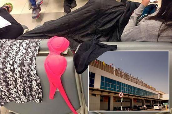 中国女游客泰国机场被曝晾晒文胸内裤