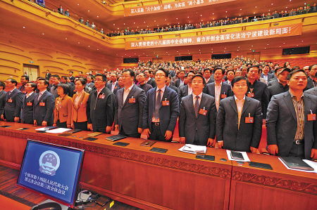 昨天下午,市第十四届人民代表大会第五次会议在雄壮的国歌声中闭幕。(严龙 李岩宏 摄)
