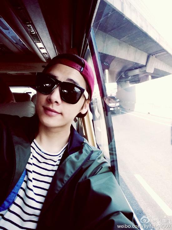 李易峰晒帅帅哒自拍