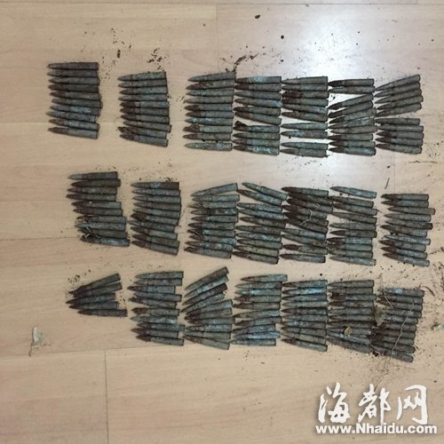 挖出来的两百多颗子弹已经锈迹斑斑