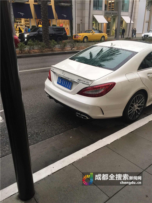 出现在美国加州的成都牌照。(图片由网友提供)