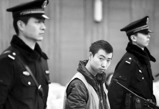 昨日上午,西安中院对被告人胡某以故意杀人罪依法判处死刑
