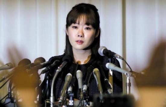 小保方晴子曾在发布会上不堪压力而哭泣，但一直并未正面承认造假。