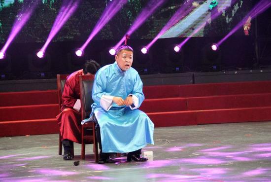 双簧放鞭炮图片