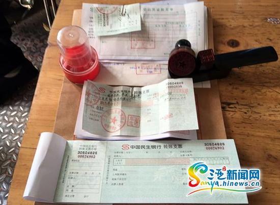 民警陈永持检到的物品。