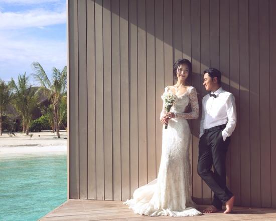 王祖蓝再晒婚纱照 情人节婚礼倒计时|王祖蓝|李亚男|婚纱照_新浪时尚_新浪网