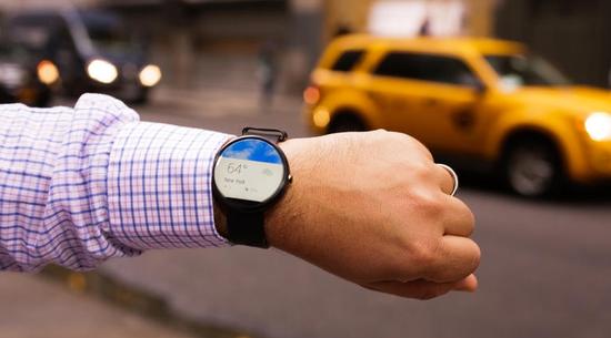 在所有Android Wear设备中，摩托罗拉采用圆形表盘的Moto 360明显处于领先