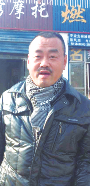 张卫国希望考取驾照 ,开车带着妻子去旅游