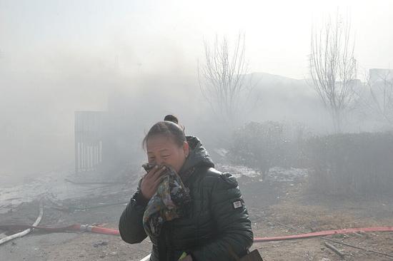 郑州天荣汽配城着火 相连数间汽配商铺被烧毁