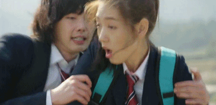 韩国暖男为救女主扑车后晕倒