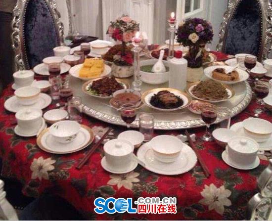 2014年老史家年夜饭。 史春东 摄