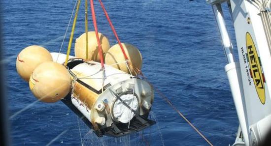 11日，欧洲航天局“过渡试验飞行器”经过约1小时40分钟的飞行后重返地球，在太平洋成功回收。