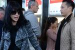 胡杏儿挽男友逛街恩爱 张柏芝被追访不快