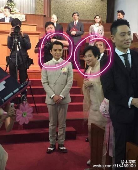 王祖蓝和妈妈简直一模一样