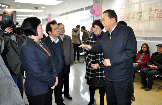 省委副书记李锦斌一行亲切慰问安徽电信员工