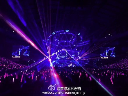 林志颖捧场林俊杰演唱会