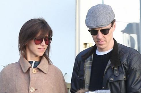 卷福首携新婚娇妻亮相