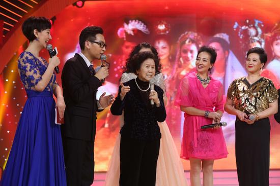 导演杨洁与主持人互动