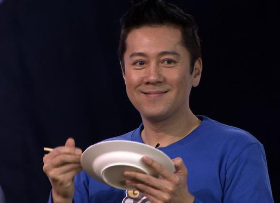 《陈辰》蔡国庆与孙悦扳脚腕 - 手机新浪网