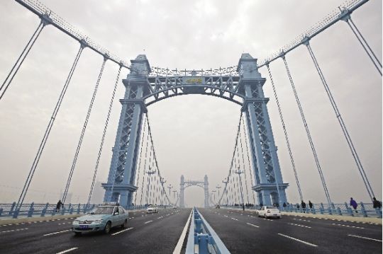昨日，武汉市古田桥(江汉六桥)正式通车。本报记者 傅坚 摄