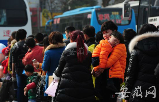合肥今日有25万人奔赴各地