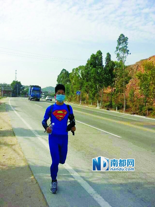 蔡坚平一路沿着国道跑。受访者供图