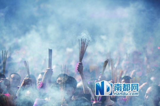 大年初一烧“头炷香”