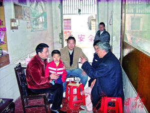 案发后的前两年，强仔总是闷闷不乐。