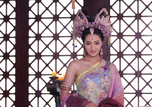 由陈键锋,李依晓领衔,麦迪娜,张迪等主演的先锋魔幻电视剧《封神英雄