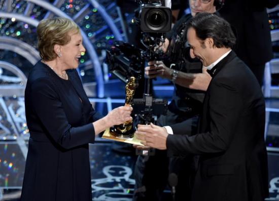 迪斯普拉特问鼎最佳配乐