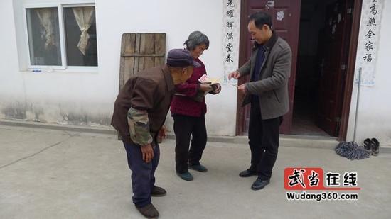 武当山60岁以上农村老人领生活补贴 每人600