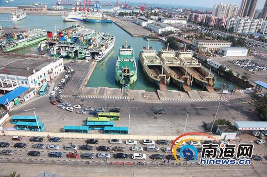 海口秀英港车流量大幅上升 出岛高峰未现拥堵