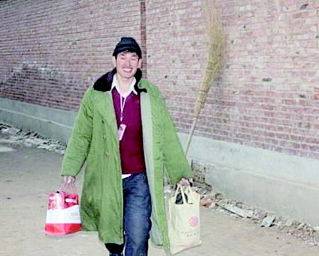 “大衣哥”朱之文的鄉村生活。