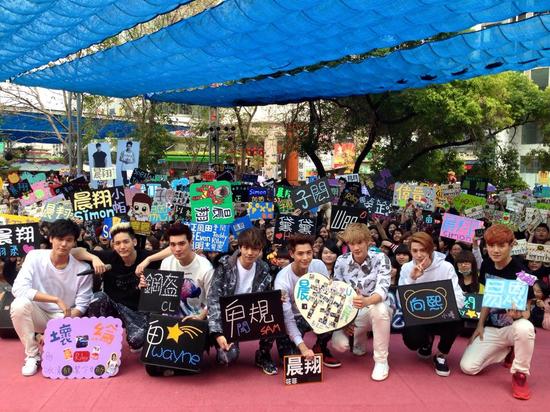 SpeXial迷你影音专辑发行 开工跑签名会