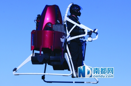 马丁飞行喷射包飞行实景，其载重量为120公斤。图片由光启科学提供