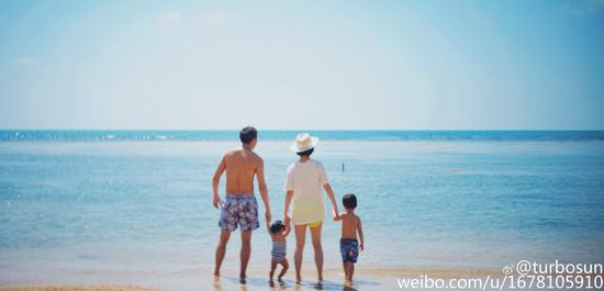孙俪邓超一家四口好温馨
