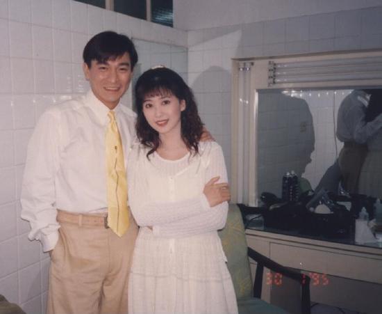 刘德华孟庭苇1995年央视春晚后台合影