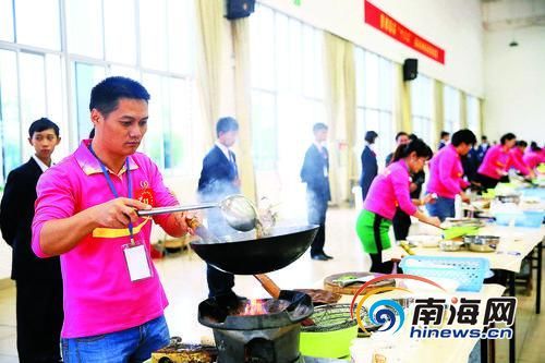 　　我省通过举办家政服务大赛提高从业人员素质，比赛内容包括烹饪、母婴护理、老人护理等。海南日报记者张茂摄