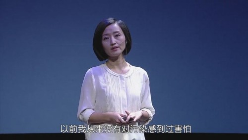 期间,柴静谈及女儿出生时患肿瘤之事.