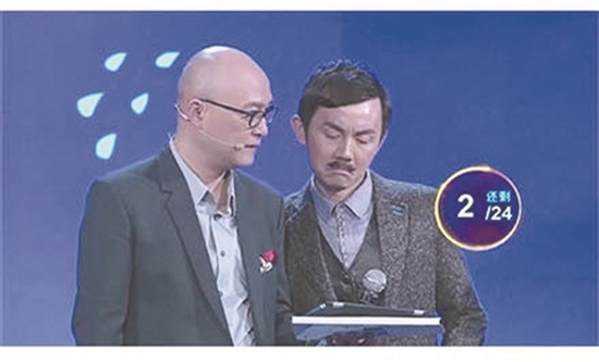 父亲（右）帮杨航选心动女生 （视频截图） 