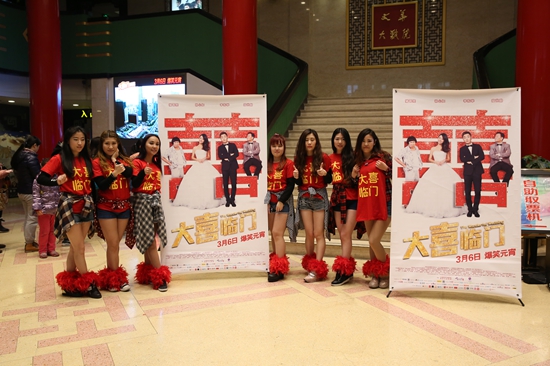 南京长腿美女街头热舞《大喜临门》主题曲